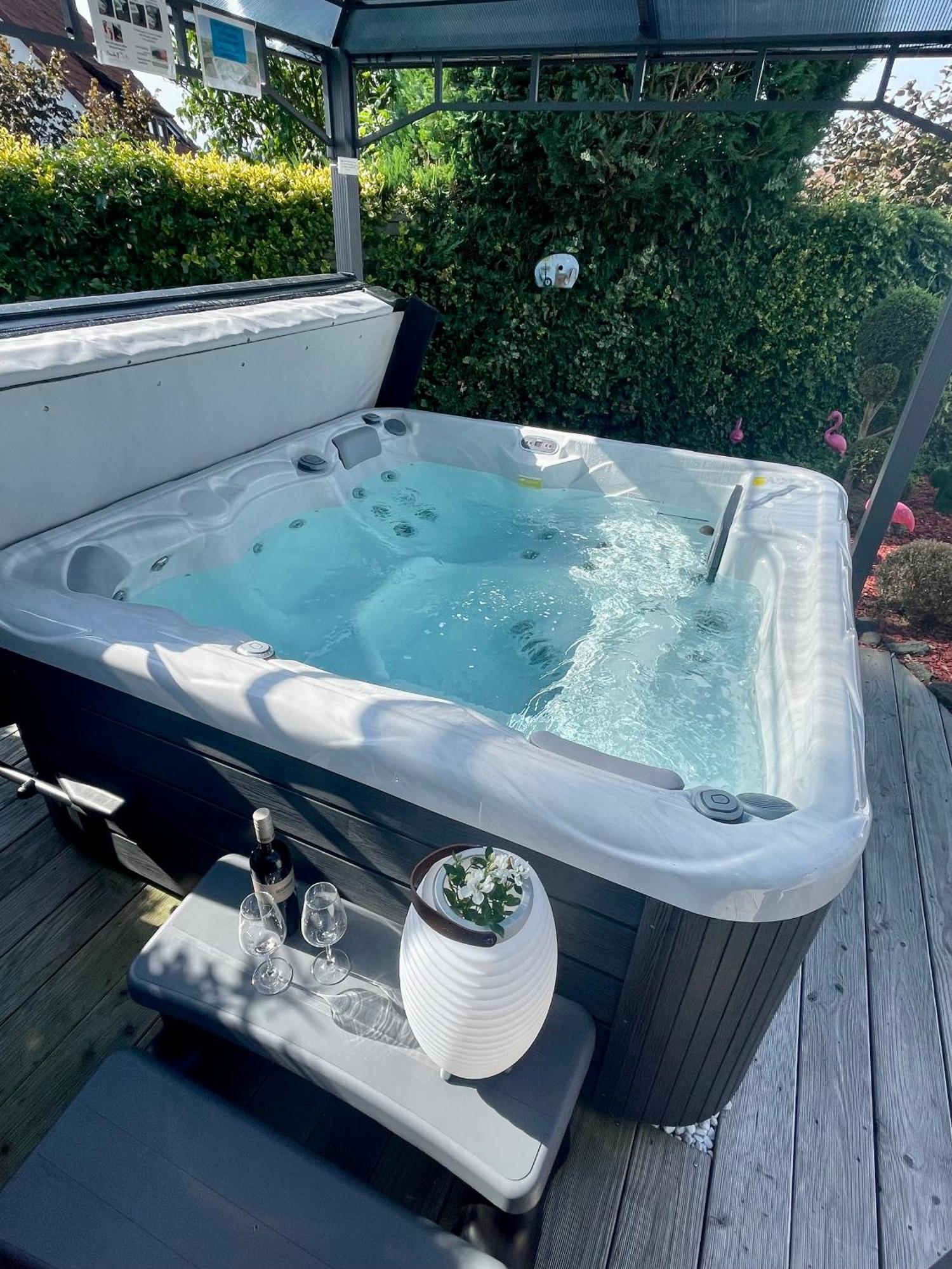 Ferienwohnung Schlossblick - 4 Sterne Sauna Pool Whirlpool Exklusiv Braunfels Luaran gambar