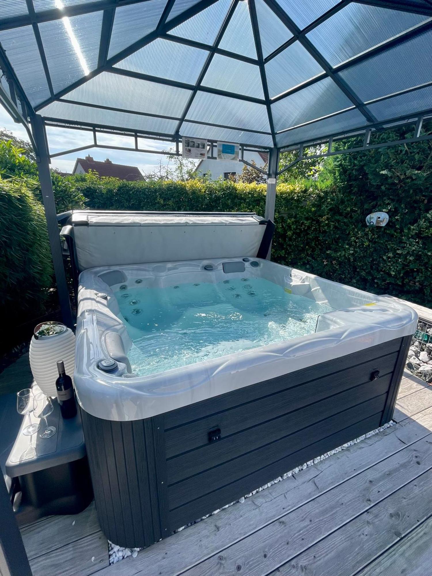 Ferienwohnung Schlossblick - 4 Sterne Sauna Pool Whirlpool Exklusiv Braunfels Luaran gambar