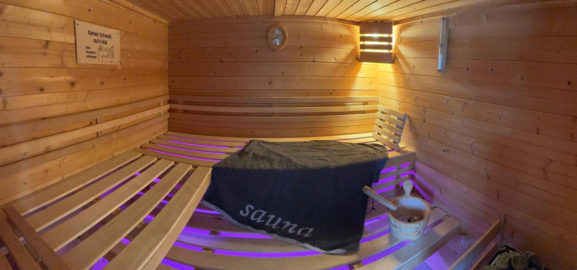 Ferienwohnung Schlossblick - 4 Sterne Sauna Pool Whirlpool Exklusiv Braunfels Luaran gambar