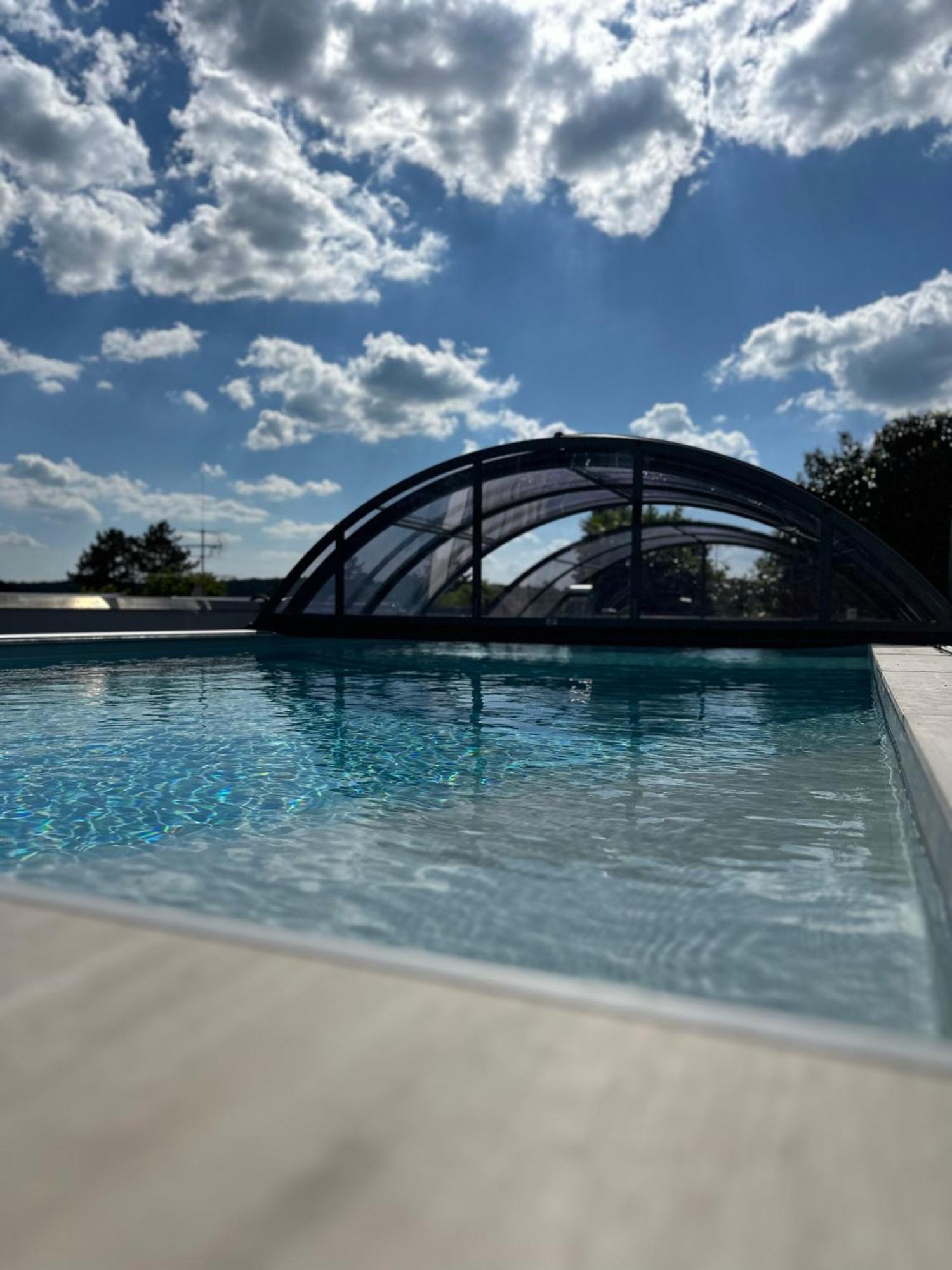 Ferienwohnung Schlossblick - 4 Sterne Sauna Pool Whirlpool Exklusiv Braunfels Luaran gambar