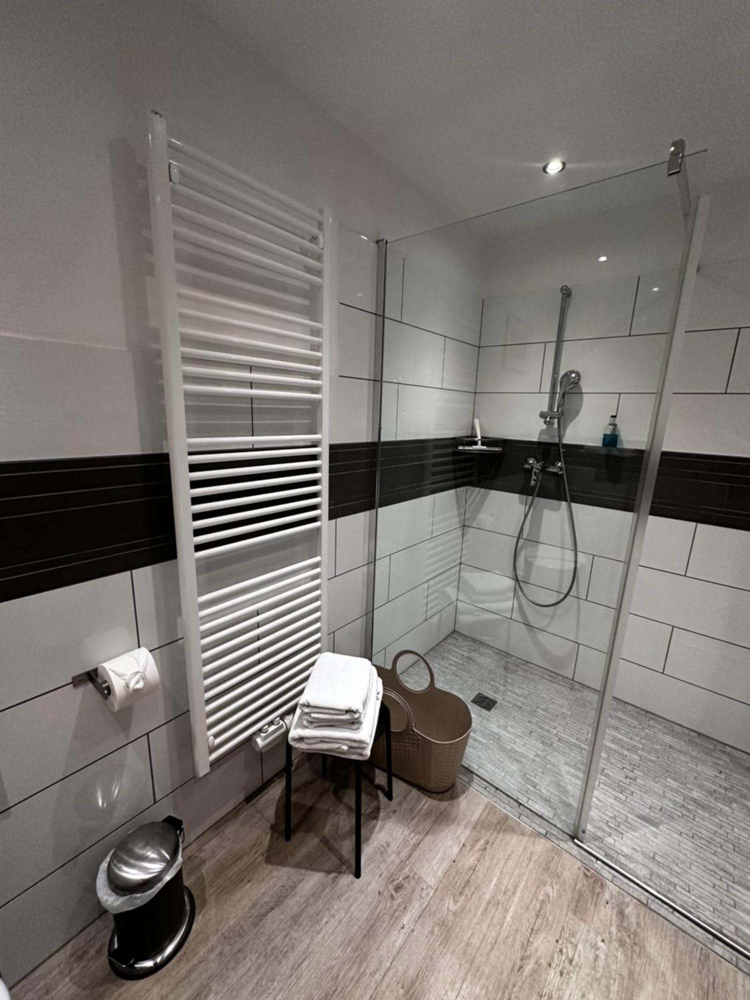 Ferienwohnung Schlossblick - 4 Sterne Sauna Pool Whirlpool Exklusiv Braunfels Luaran gambar